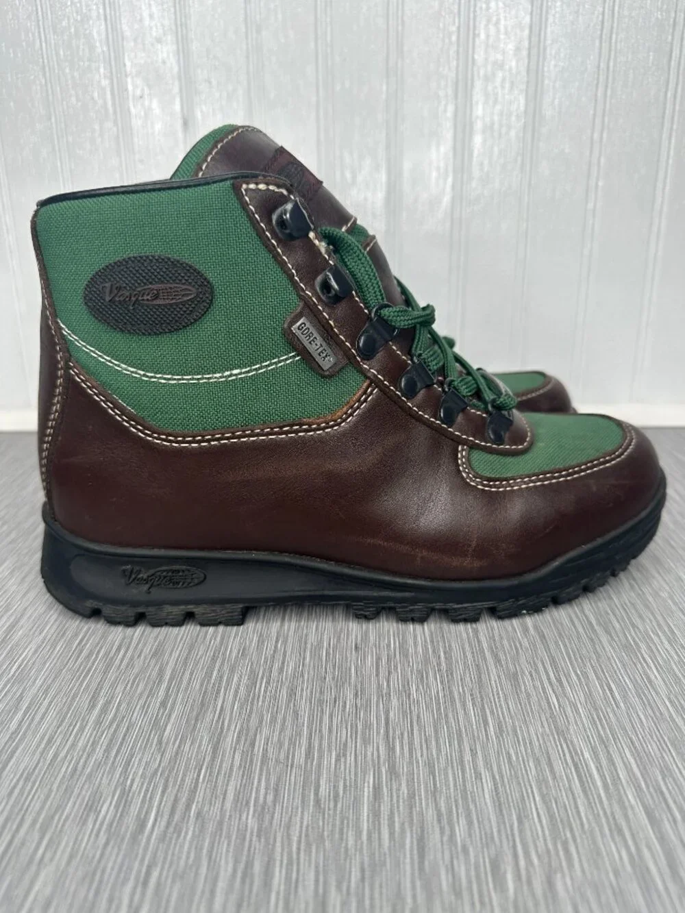 VASQUE 8099 Skywalk Brown Green Leather Hiking Boots Boys Size 3 1/2